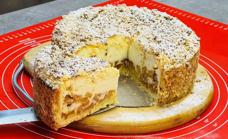 Необычный яблочный пирог без теста, который покорит сердца всех сладкоежек