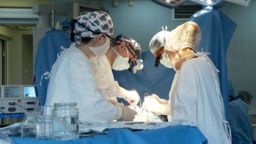 Выраженный стеноз аортального клапана с аневризмой восходящего отдела аорты устранили хирурги ИОКБ 2,5-летнему ребенку