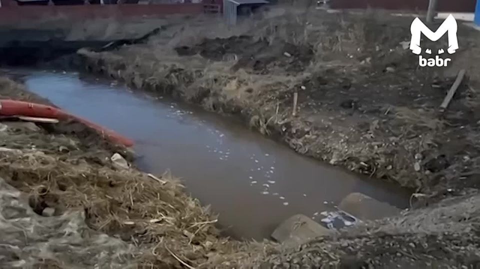 Без питьевой воды остались жители 70 домов в затопленном Хомутово