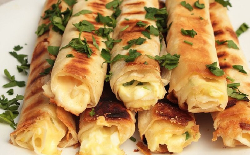 Лаваш, который порадует: быстрые рулетики для завтрака и перекуса