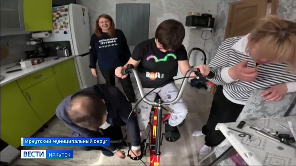 Мечты сбываются. 13-летняя Полина из Малой Еланки обратилась к президенту и получила в подарок специальный велосипед