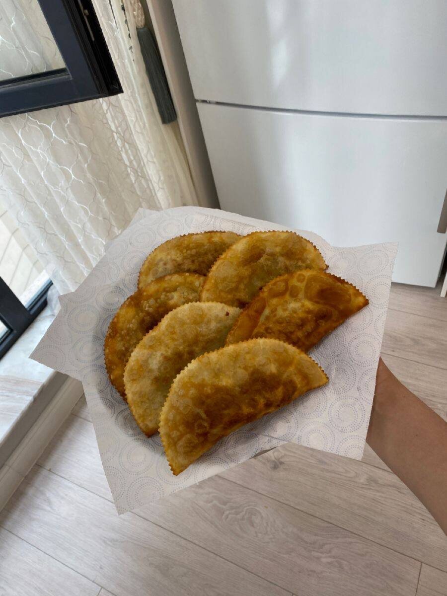 Чебуреки с хрустящей корочкой и сочной начинкой без лишних секретов