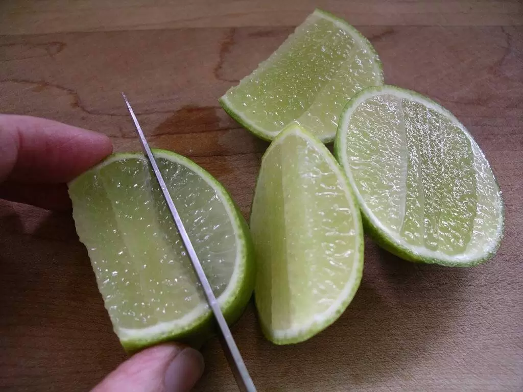 10 удивительных способов применения залежавшегося лайма в вашем доме