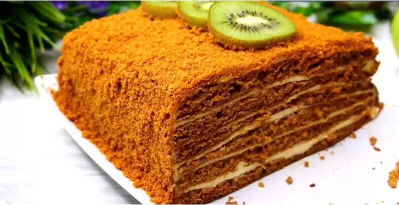 Новый взгляд на классический медовик: готовим без раскатки всего за 30 минут