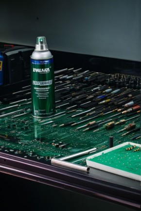 Как выбрать идеальный спрей для очистки электроники и механики: полезные советы