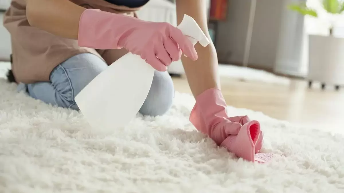 Эффективные методы избавления от застарелых пятен на коврах