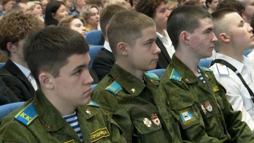 Иркутском суворовском училище провели встречу школьников и представителей военных образовательных организаций
