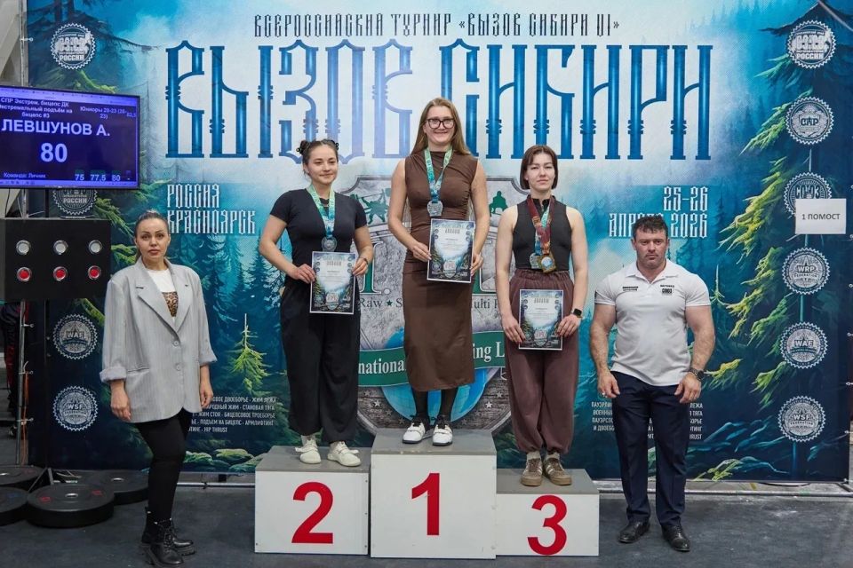 Эпитет «сильный учитель» — это не только про профессиональный педагогический успех, но и про отличную физическую форму: преподаватель кафедры металлургии цветных металлов ИРНИТУ, пауэрлифтер Анна Зайцева выиграла...
