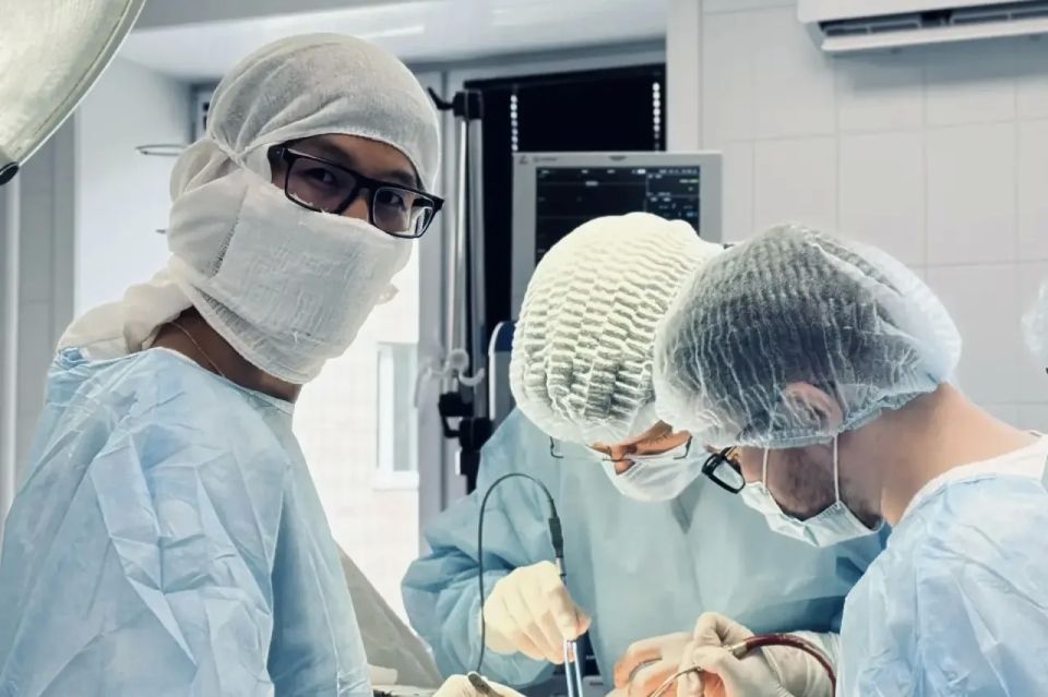Ангарские нейрохирурги провели сложную сосудистую операцию, предотвратив инсульт у пациента