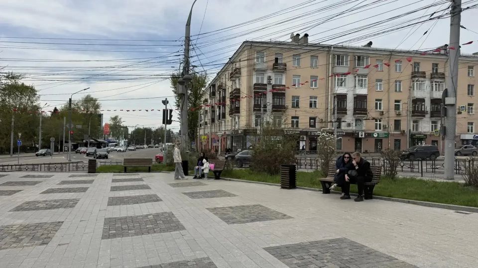 Новые урны и скамейки появились возле Бабра в Иркутске Новые урны и скамейки появились возле Бабра в Иркутске