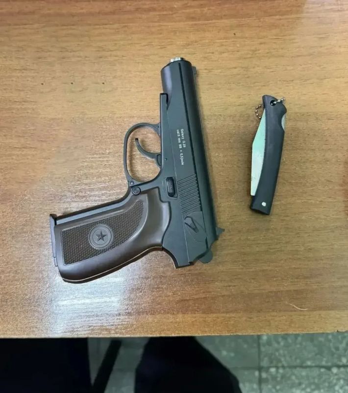 В Черемхово полицейские изъяли нож и страйкбольный пистолет у подозреваемого в разбое