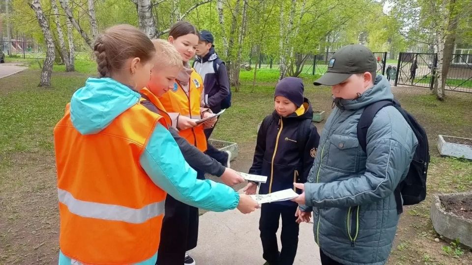 В Ангарске госавтоинспекторы и активные родители напомнили школьникам о безопасности на дорогах В Ангарске госавтоинспекторы и активные родители напомнили школьникам о безопасности на дорогах