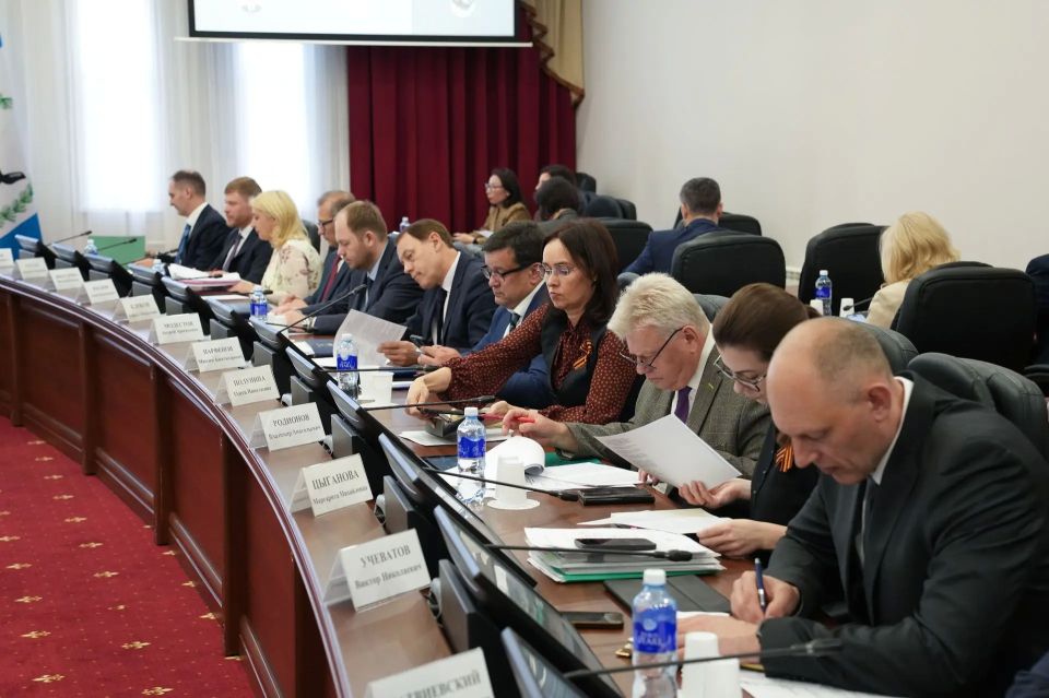 Отчет о деятельности Правительства Иркутской области за 2025 год заслушали на заседании под руководством Губернатора региона Игоря Кобзева Отчет о деятельности Правительства Иркутской области за 2025 год заслушали на заседании под руководством Губернатора региона Игоря Кобзева