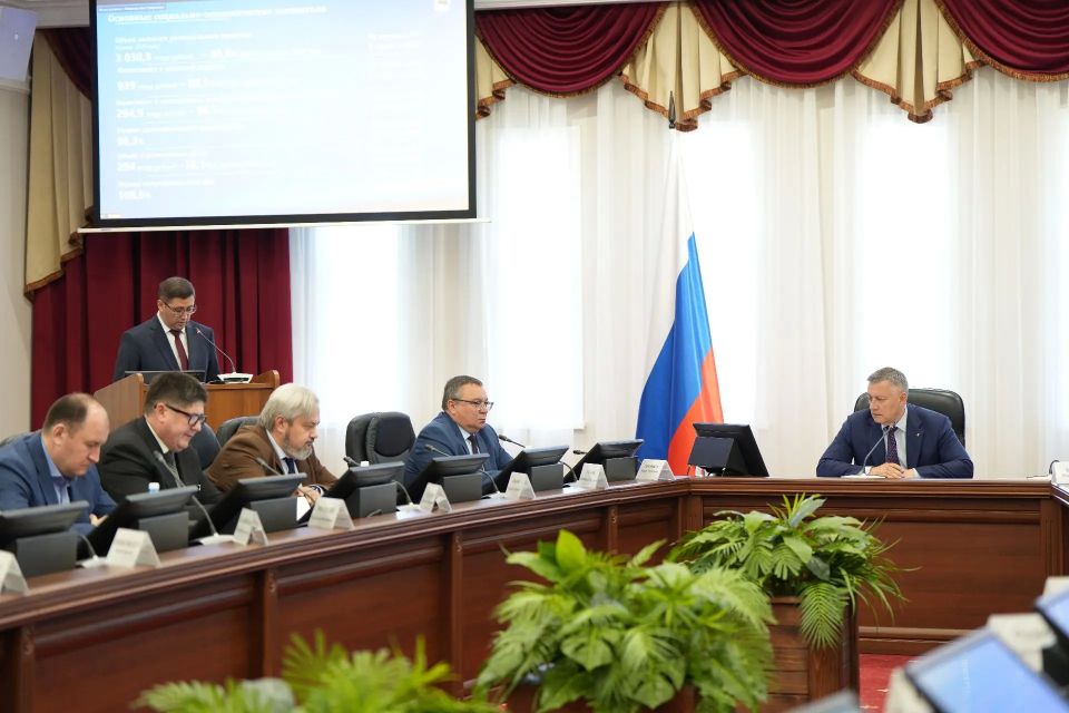 Отчет о деятельности Правительства Иркутской области за 2025 год заслушали на заседании под руководством Губернатора региона Игоря Кобзева Отчет о деятельности Правительства Иркутской области за 2025 год заслушали на заседании под руководством Губернатора региона Игоря Кобзева
