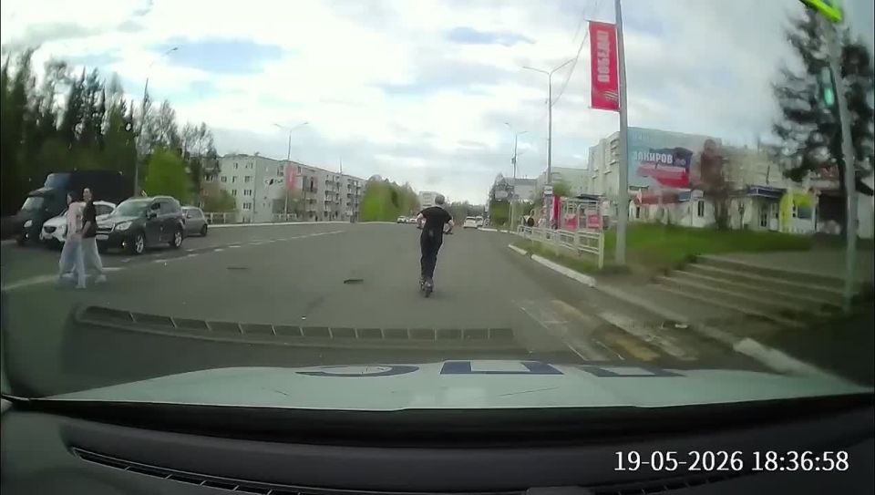 В Усть-Илимске сотрудники Госавтоинспекции пресекли грубые нарушения Правил дорожного движения со стороны несовершеннолетнего пользователя электросамоката