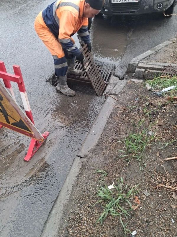 Городские службы устраняют последствия сильного дождя в Иркутске Городские службы устраняют последствия сильного дождя в Иркутске