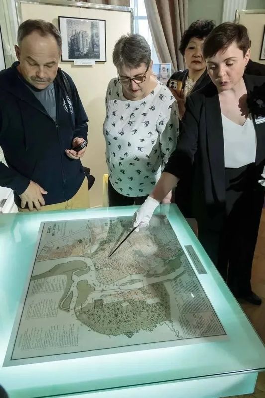 В Иркутске открылась выставка к 365-летию города В Иркутске открылась выставка к 365-летию города