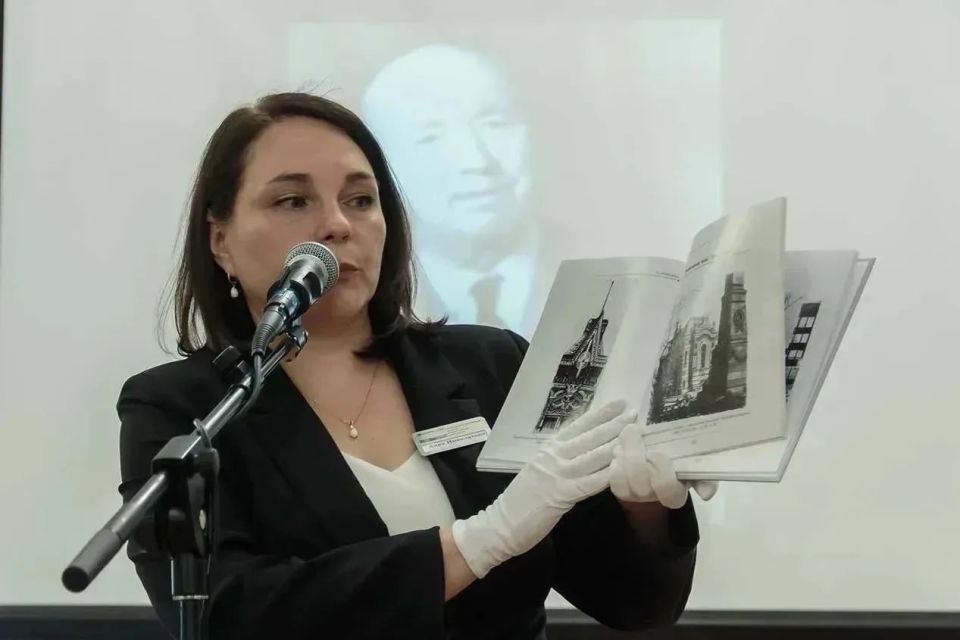 В Иркутске открылась выставка к 365-летию города В Иркутске открылась выставка к 365-летию города
