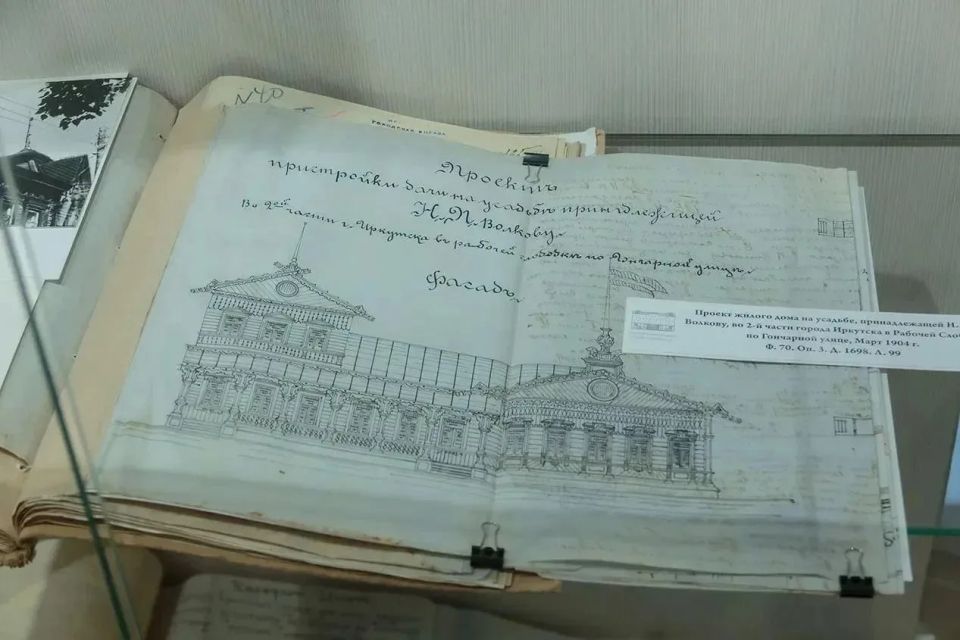 В Иркутске открылась выставка к 365-летию города В Иркутске открылась выставка к 365-летию города