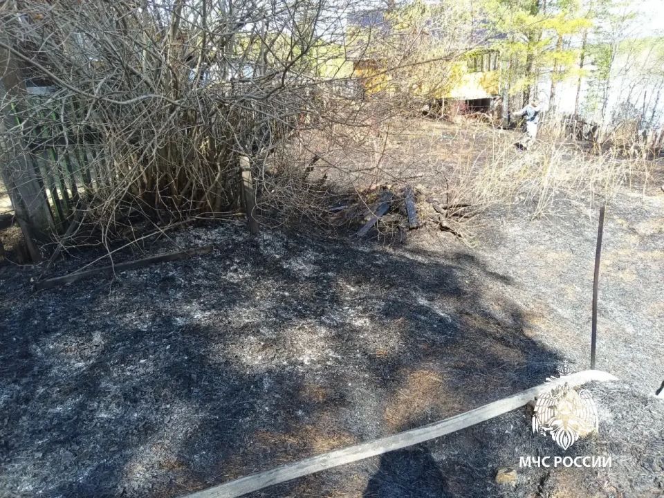 Неосторожное обращение с огнём детей привело к пожару в одном из садоводств города Бодайбо Неосторожное обращение с огнём детей привело к пожару в одном из садоводств города Бодайбо