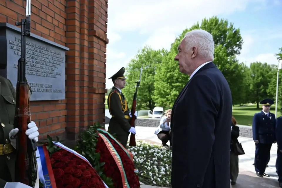 Память героев Великой Отечественной войны почтили на Буйничском поле Память героев Великой Отечественной войны почтили на Буйничском поле