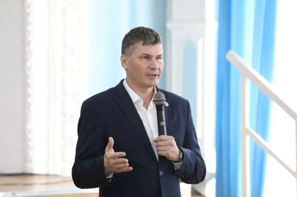 Уроженец Иркутской области Денис Степанов завершил обучение по программе «Время героев» и принял участие во встрече с Президентом России Уроженец Иркутской области Денис Степанов завершил обучение по программе «Время героев» и принял участие во встрече с Президентом России