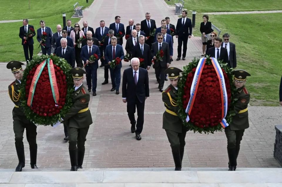 Память героев Великой Отечественной войны почтили на Буйничском поле Память героев Великой Отечественной войны почтили на Буйничском поле