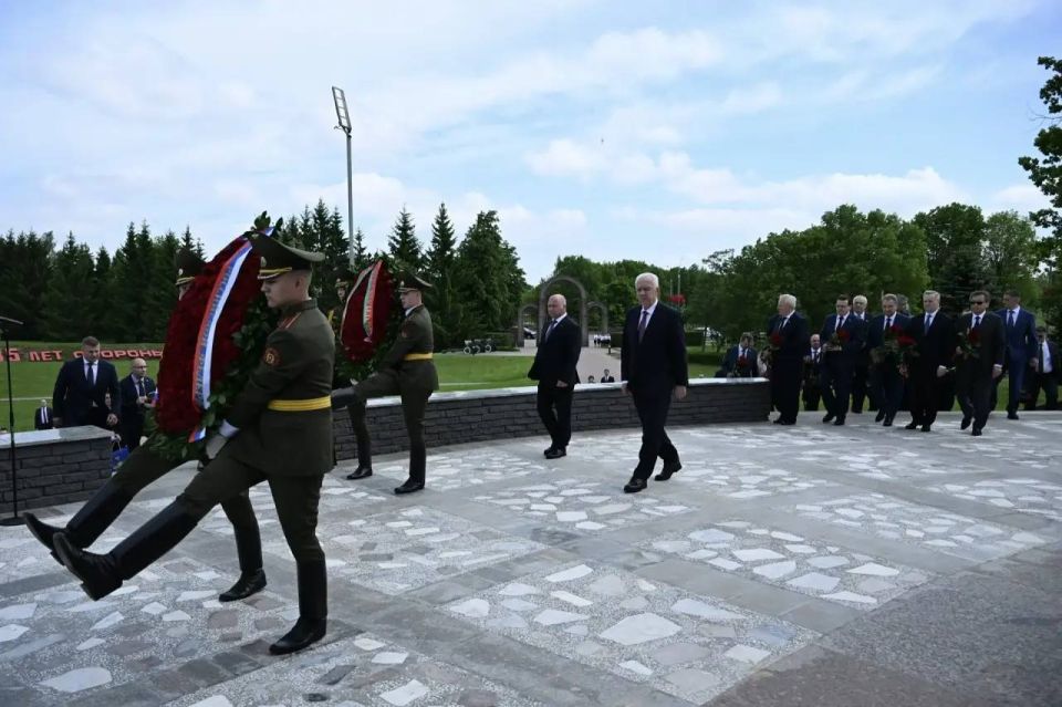 Память героев Великой Отечественной войны почтили на Буйничском поле Память героев Великой Отечественной войны почтили на Буйничском поле