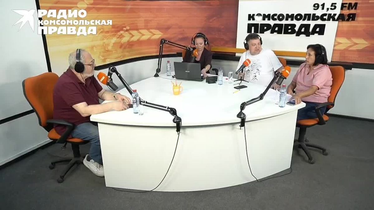 По традиции каждую пятницу в эфире радио «Комсомольская правда — Иркутск» (91,5 FM в Иркутске и 99,5 FM в Братске) ведущие — Наталья Кравченко, доктор исторических наук, профессор Станислав Гольдфарб и политолог Сергей Шмидт...