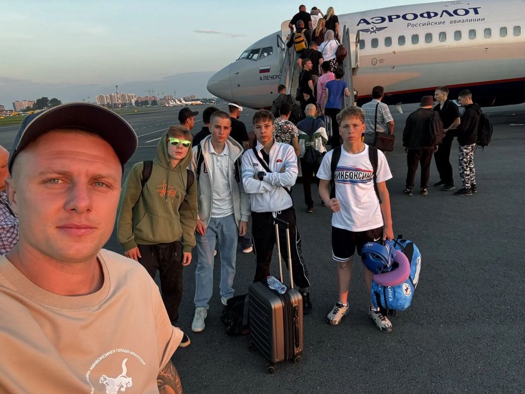 Спортсмен Приангарья Михаил Смолянинов занял третье место на финальных соревнованиях по кикбоксингу XIII летней Спартакиады учащихся России Спортсмен Приангарья Михаил Смолянинов занял третье место на финальных соревнованиях по кикбоксингу XIII летней Спартакиады учащихся России