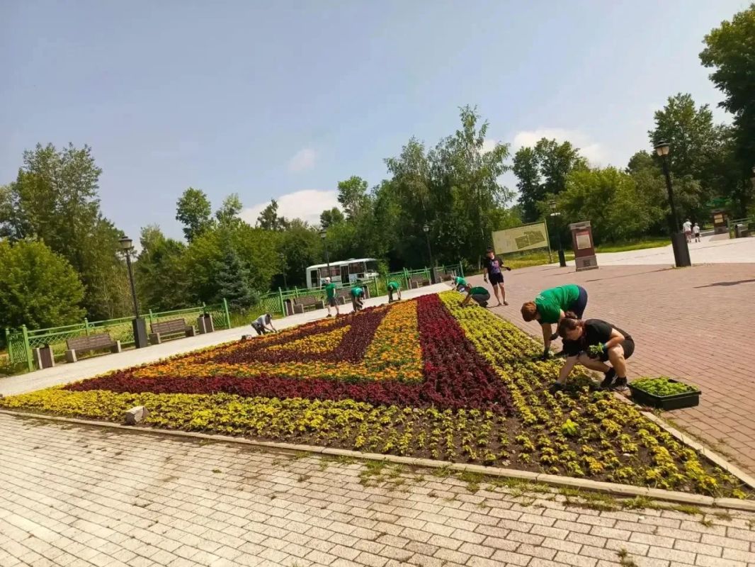 Уборка скверов и парков ведется в Иркутске Уборка скверов и парков ведется в Иркутске