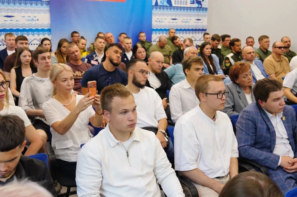 Волонтеров поблагодарили за помощь жителям во время топливного кризиса Волонтеров поблагодарили за помощь жителям во время топливного кризиса