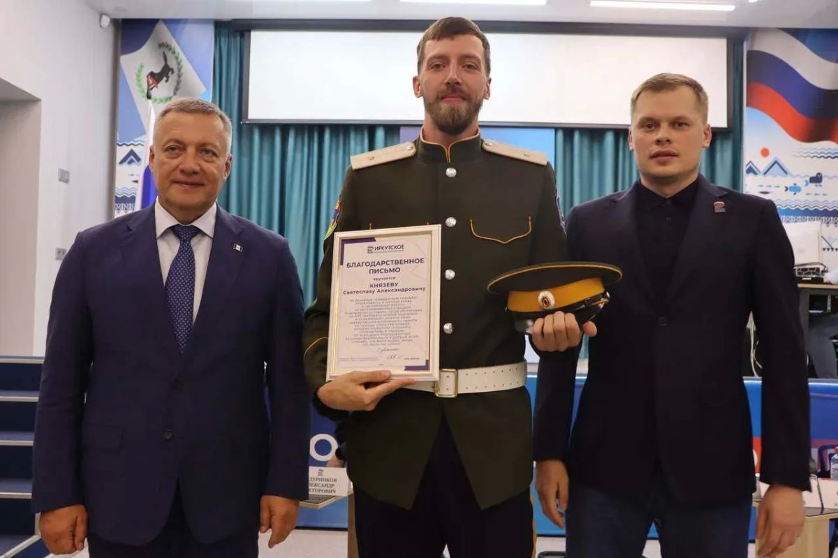Губернатор Игорь Кобзев встретился с волонтерами, которые принимали активное участие в помощи людям на АЗС в условиях ограниченных продаж топлива Губернатор Игорь Кобзев встретился с волонтерами, которые принимали активное участие в помощи людям на АЗС в условиях ограниченных продаж топлива