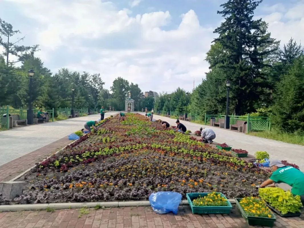 Уборка скверов и парков ведется в Иркутске Уборка скверов и парков ведется в Иркутске