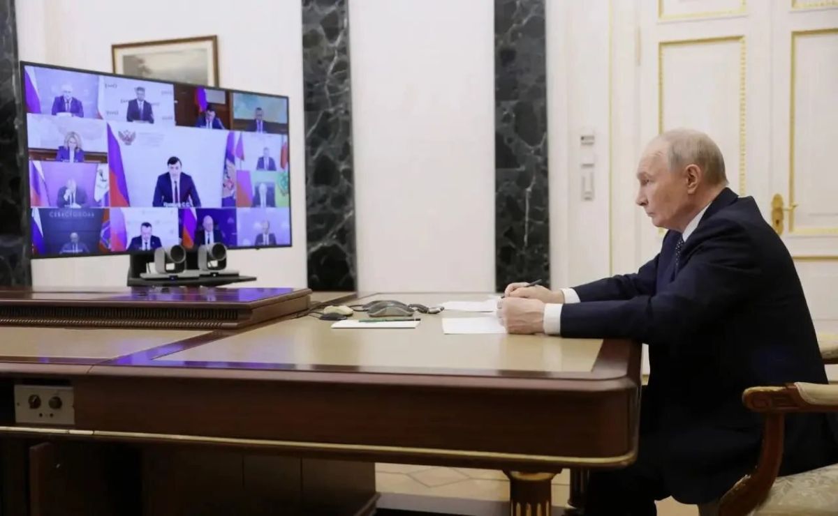 Владимир Путин поддержал предложение губернатора Иркутской области по привлечению малого и среднего бизнеса к нефтепереработке и расширению топливной сети Владимир Путин поддержал предложение губернатора Иркутской области по привлечению малого и среднего бизнеса к нефтепереработке и расширению топливной сети
