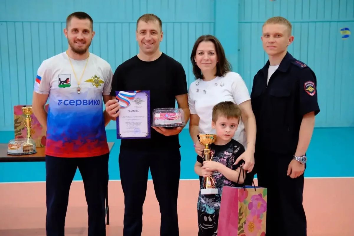 Иркутские полицейские провели спортивный праздник «Мама, папа, я – спортивная семья» Иркутские полицейские провели спортивный праздник «Мама, папа, я – спортивная семья»