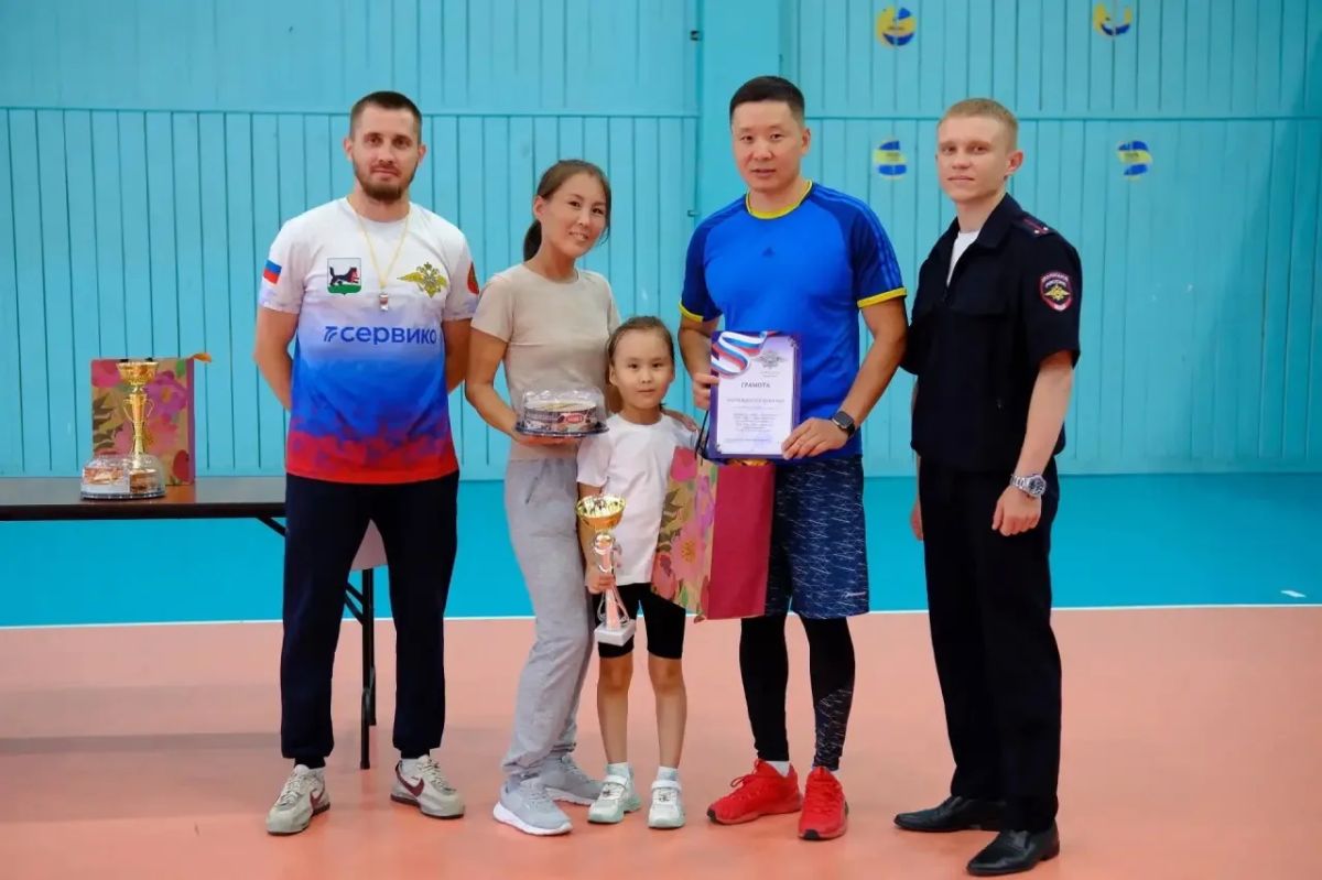 Иркутские полицейские провели спортивный праздник «Мама, папа, я – спортивная семья» Иркутские полицейские провели спортивный праздник «Мама, папа, я – спортивная семья»