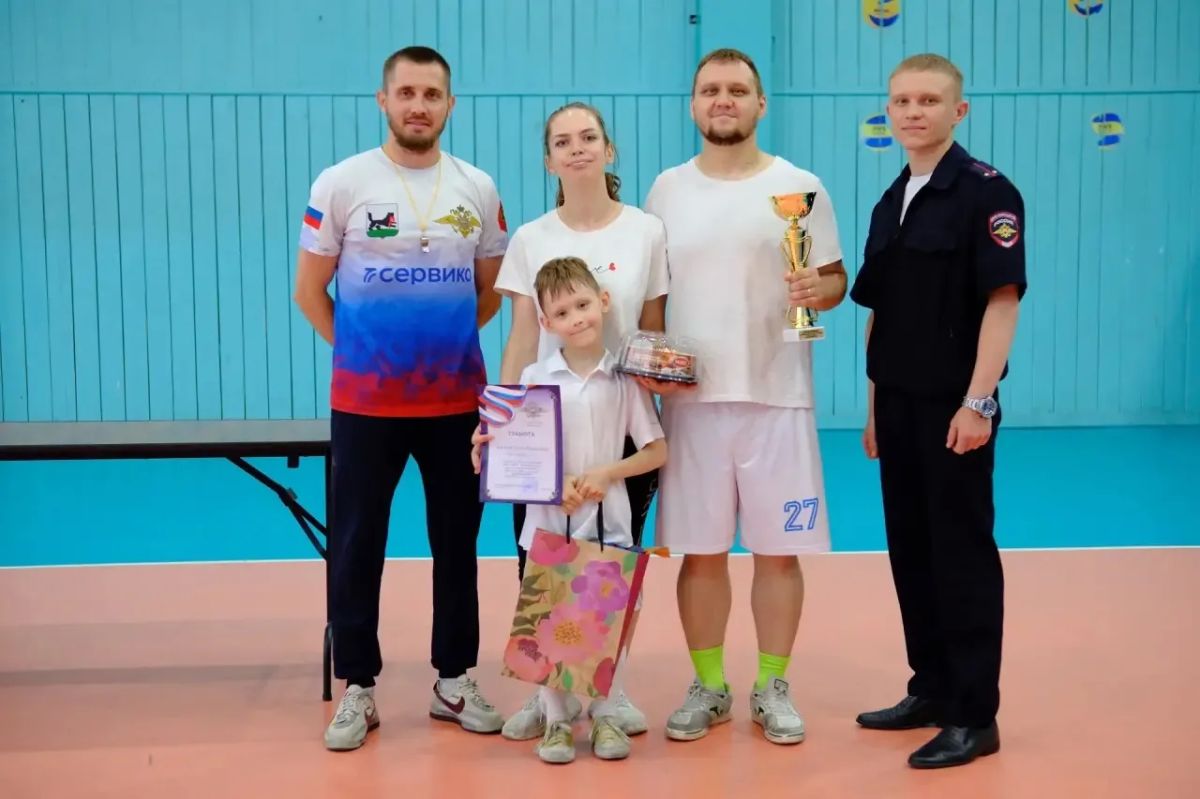 Иркутские полицейские провели спортивный праздник «Мама, папа, я – спортивная семья» Иркутские полицейские провели спортивный праздник «Мама, папа, я – спортивная семья»
