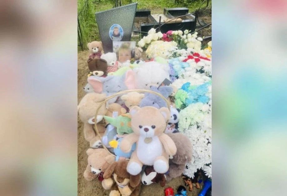 В Иркутске простились с 4-летним мальчиком, который трагически погиб во время сплава на реке Иркут