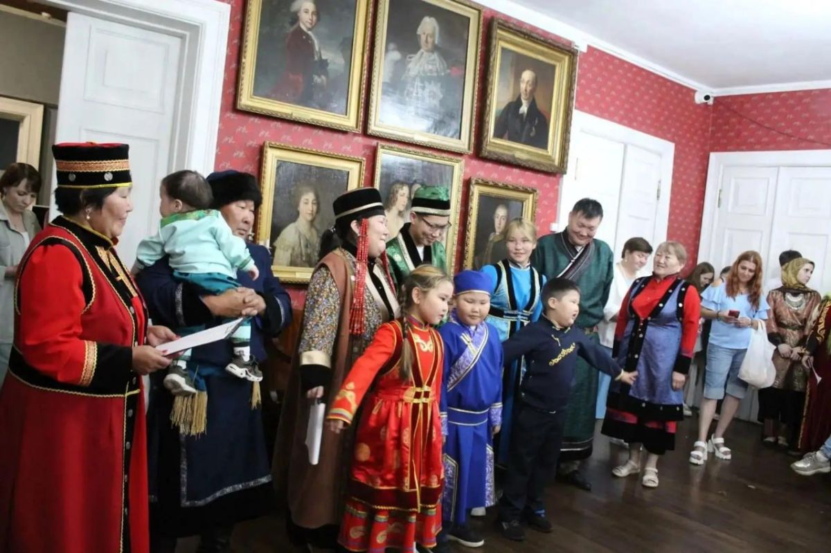 В Иркутске отметили День семьи фестивалем национальных традиций В Иркутске отметили День семьи фестивалем национальных традиций