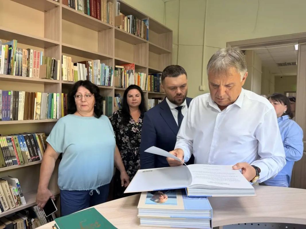 Сергей Петров: Центральная городская библиотека Ангарска выходит на финальный этап модернизации в рамках нацпроекта «Семья» Сергей Петров: Центральная городская библиотека Ангарска выходит на финальный этап модернизации в рамках нацпроекта «Семья»