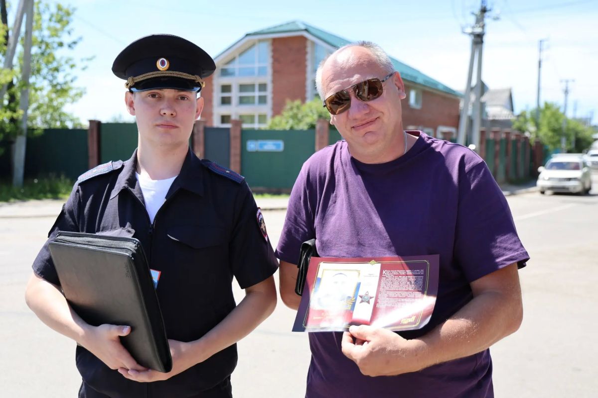 В Иркутске полицейские напомнили жителям о подвиге героя-милиционера Николая Кряжева В Иркутске полицейские напомнили жителям о подвиге героя-милиционера Николая Кряжева