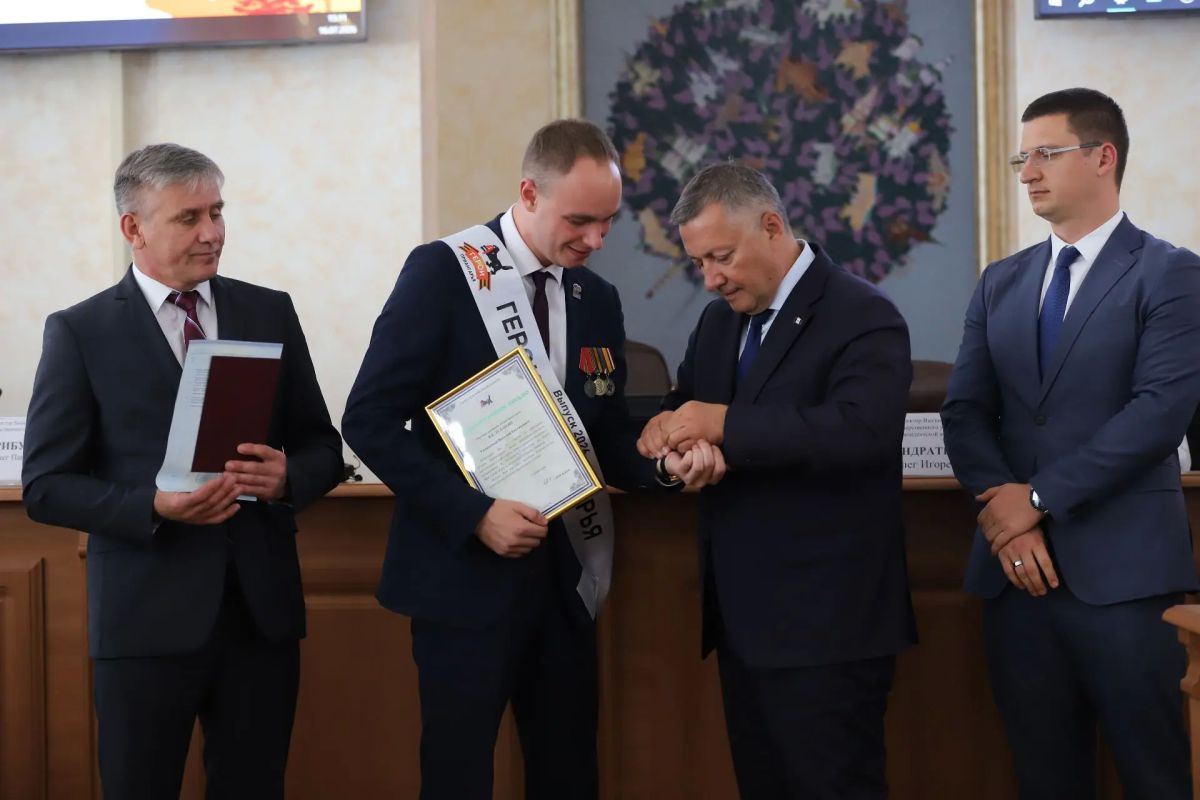 Руслан Болотов: Год назад в нашем регионе стартовала программа для участников СВО «Герои Приангарья» – часть большого федерального проекта «Время Героев», инициированного Президентом страны Владимиром Путиным Руслан Болотов: Год назад в нашем регионе стартовала программа для участников СВО «Герои Приангарья» – часть большого федерального проекта «Время Героев», инициированного Президентом страны Владимиром Путиным