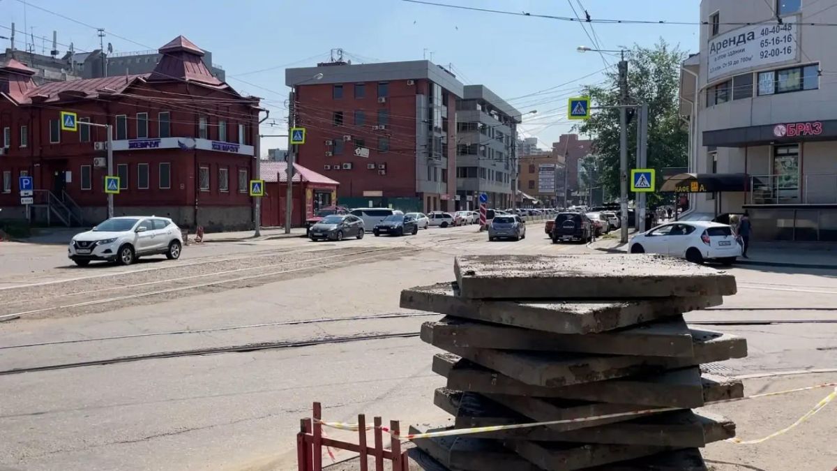 В Иркутске ремонтируют трамвайные пути на перекрестке Софьи Перовской и Партизанской В Иркутске ремонтируют трамвайные пути на перекрестке Софьи Перовской и Партизанской