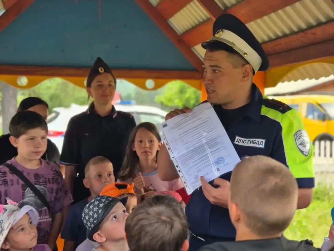 Вторая станция агитавтобуса в Шелеховском районе - поселок Большой луг Вторая станция агитавтобуса в Шелеховском районе - поселок Большой луг
