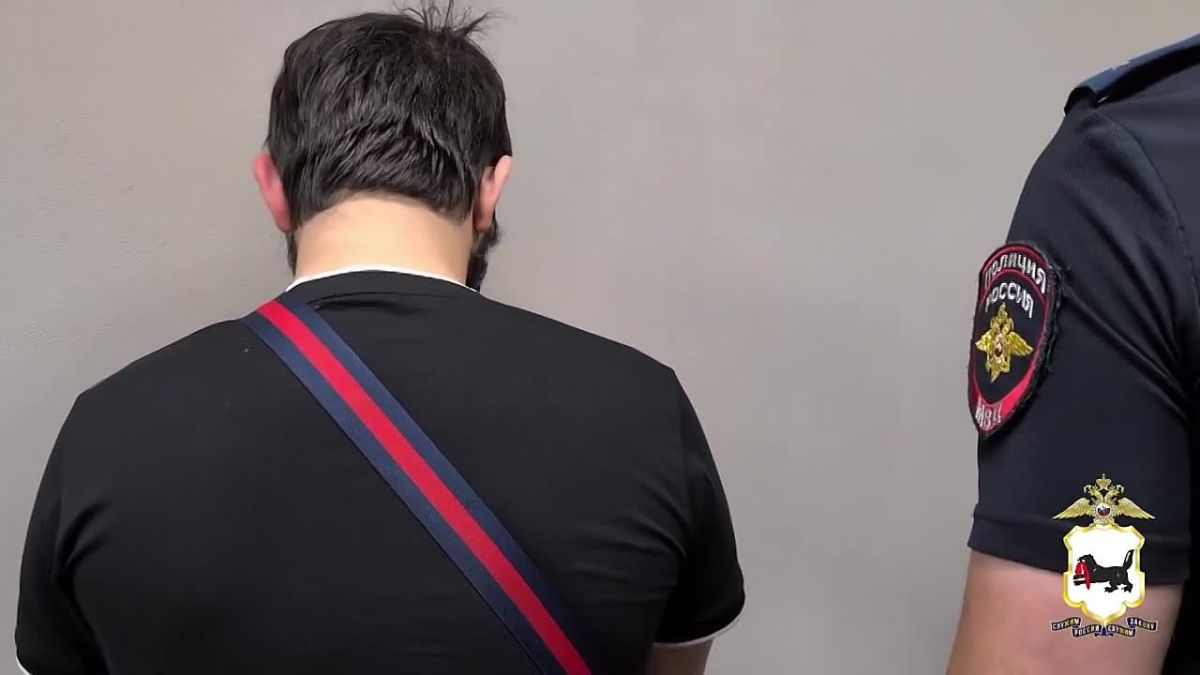 В Иркутске полицейские задержали курьера-гастролера телефонных мошенников