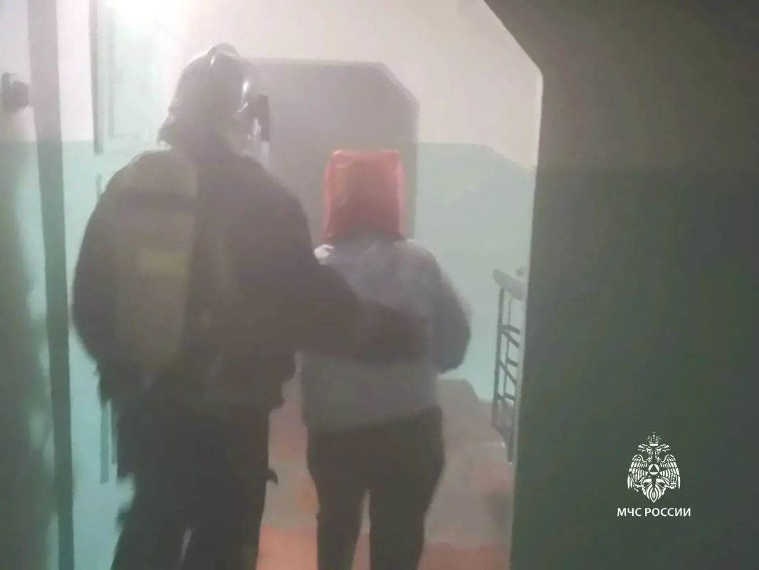 На пожаре в Братске спасены двое людей На пожаре в Братске спасены двое людей