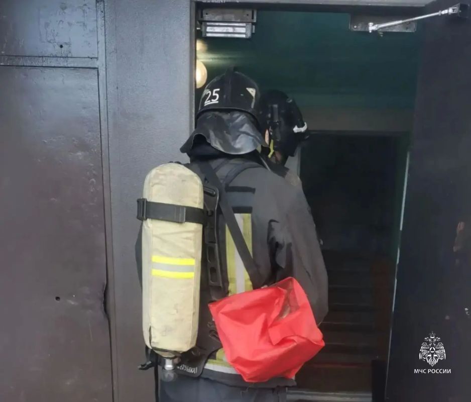 На пожаре в Братске спасены двое людей На пожаре в Братске спасены двое людей