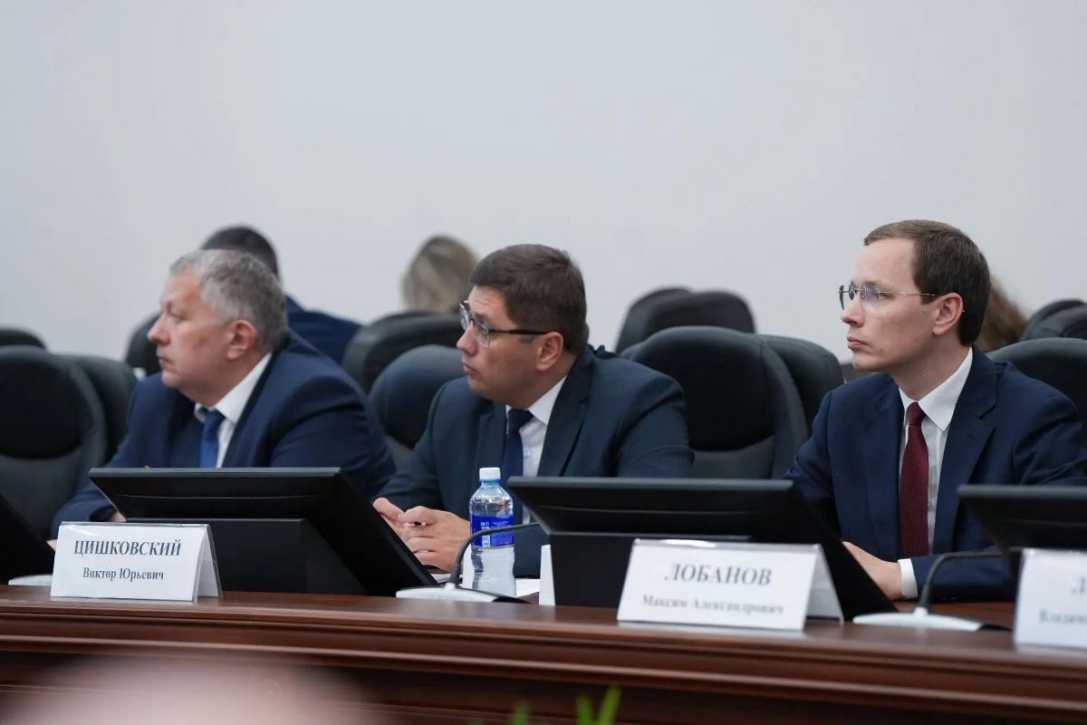 Губернатор Игорь Кобзев: Мы продолжаем активную работу по обеспечению региона топливом Губернатор Игорь Кобзев: Мы продолжаем активную работу по обеспечению региона топливом