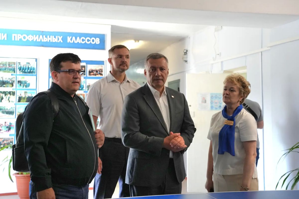 Губернатор Иркутской области Игорь Кобзев проверил готовность к новому учебному году объектов образования в Ангарске Губернатор Иркутской области Игорь Кобзев проверил готовность к новому учебному году объектов образования в Ангарске
